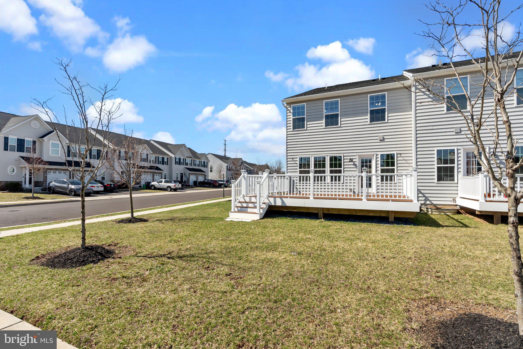 MONTGOMERY SQUARE - Residential