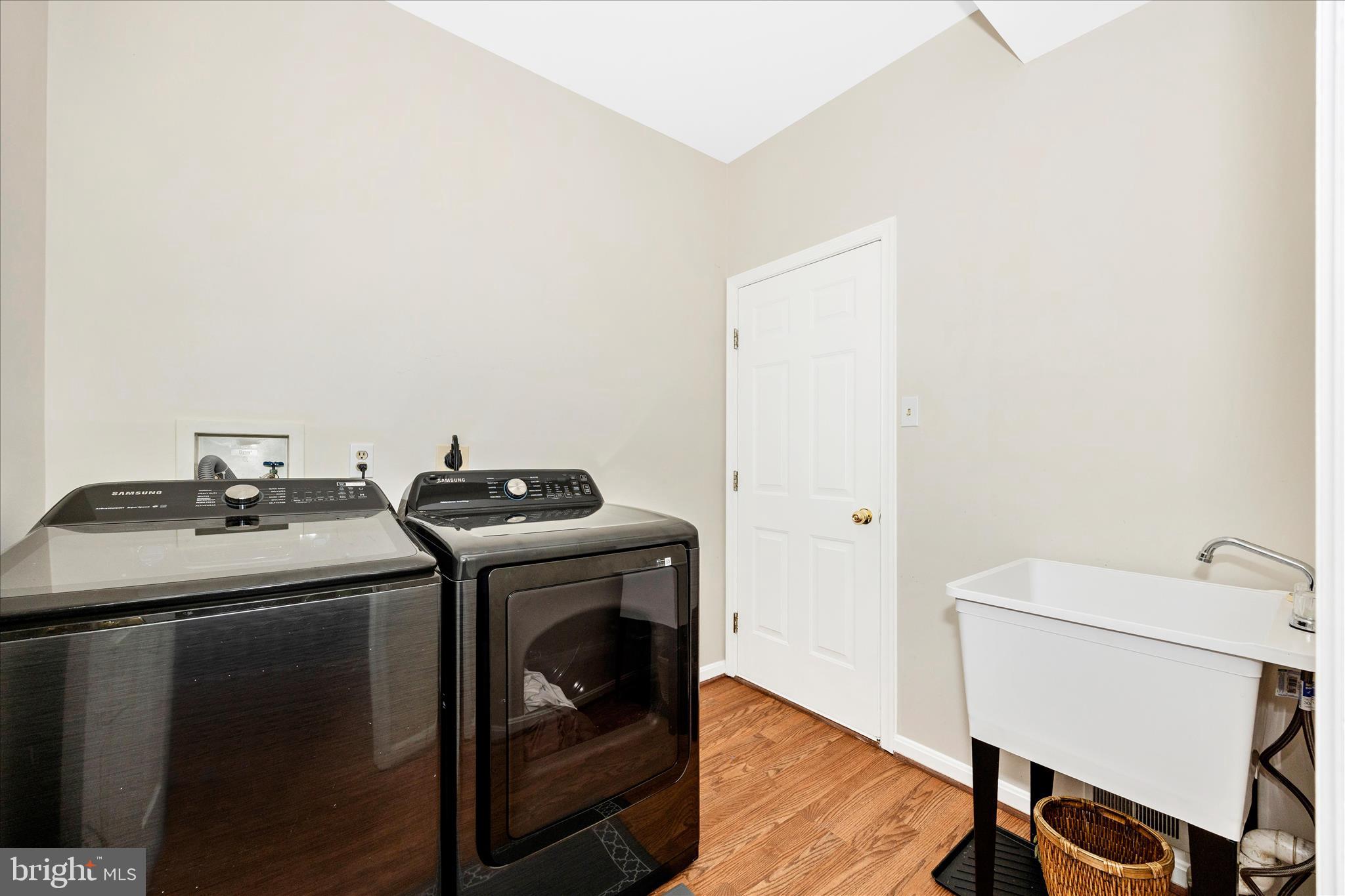 RIVER HILL - Residential