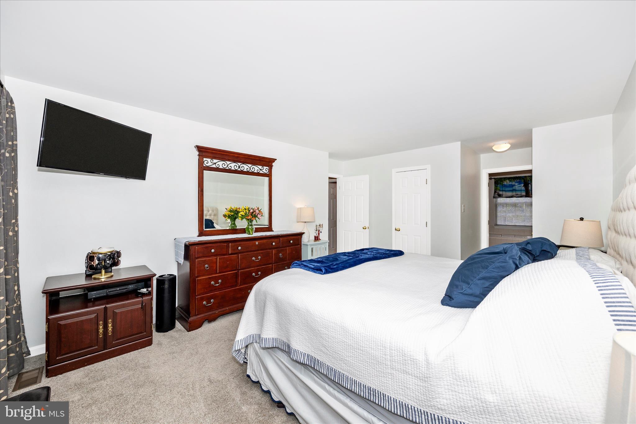 RIVER HILL - Residential