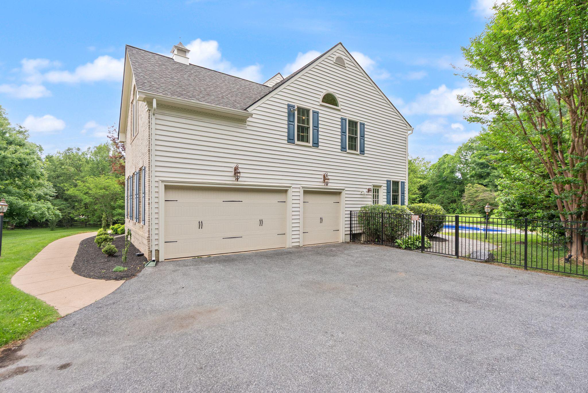GOLDEN SPRINGS - Residential