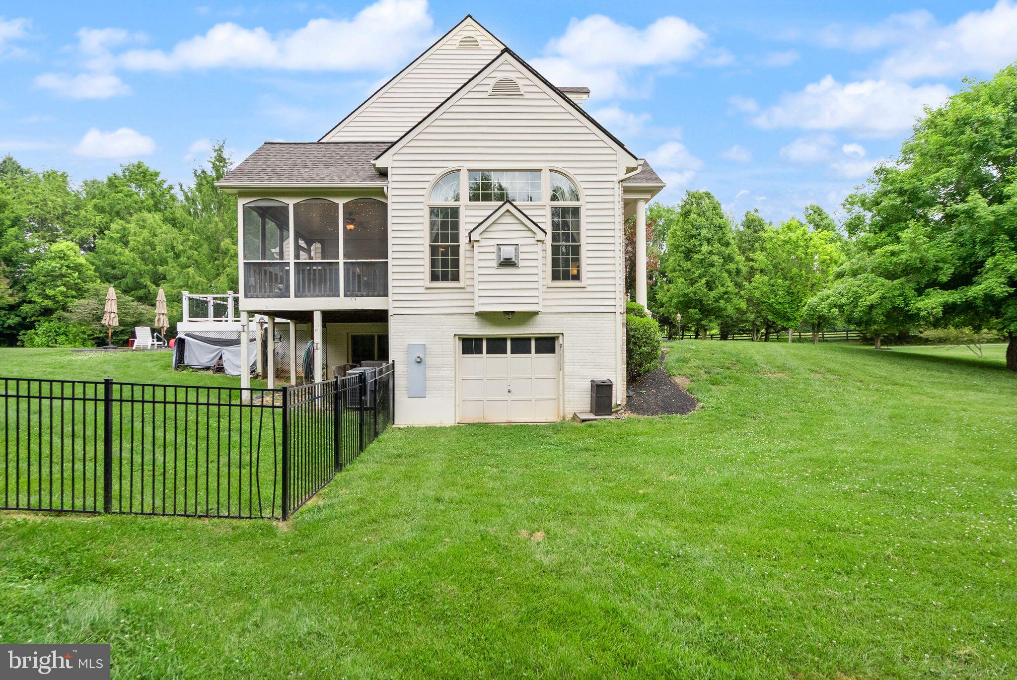 GOLDEN SPRINGS - Residential