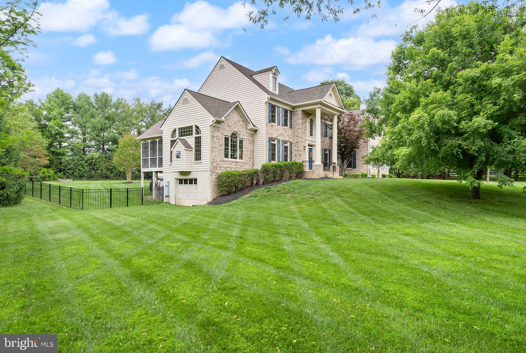 GOLDEN SPRINGS - Residential