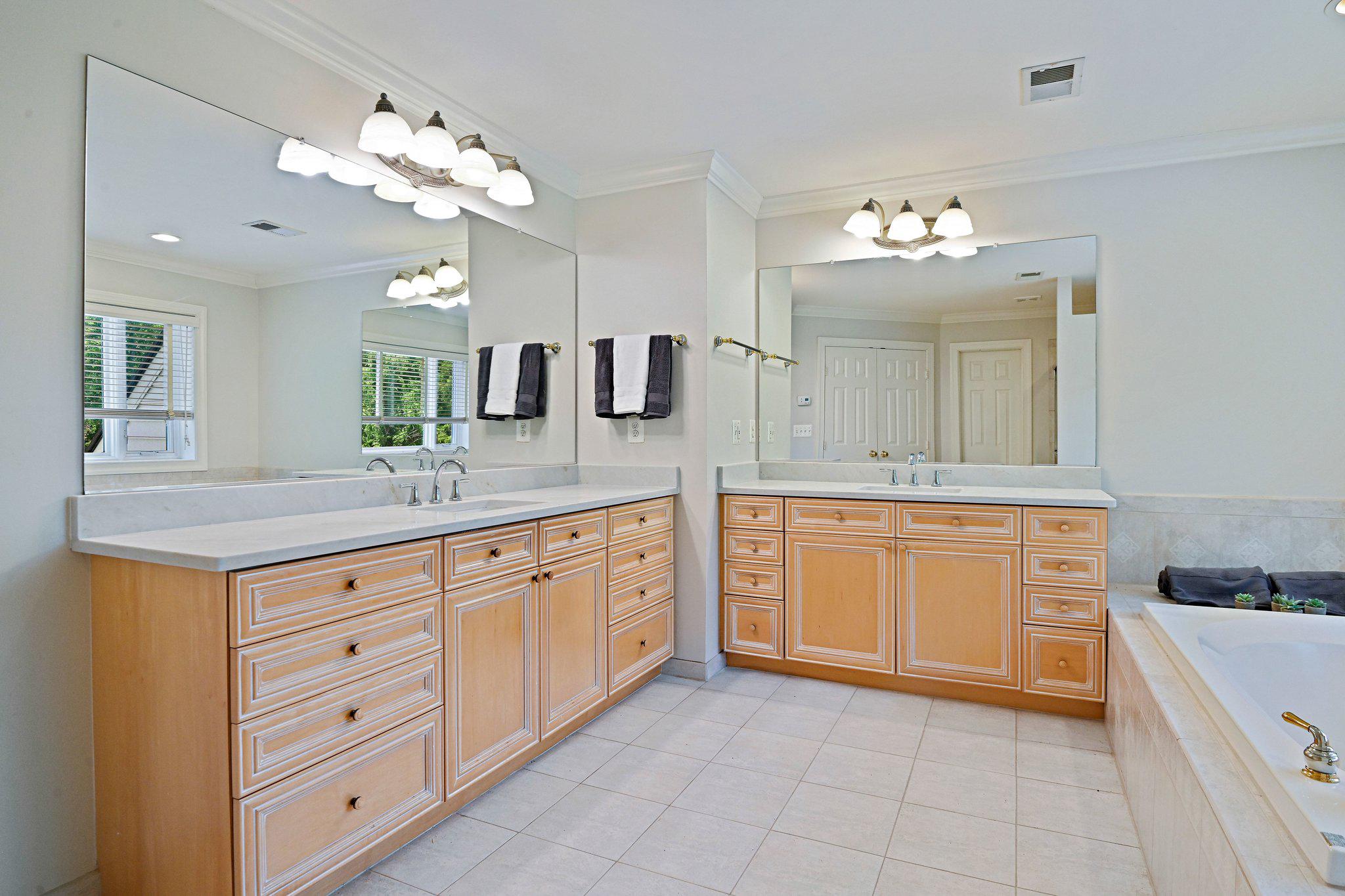 GOLDEN SPRINGS - Residential