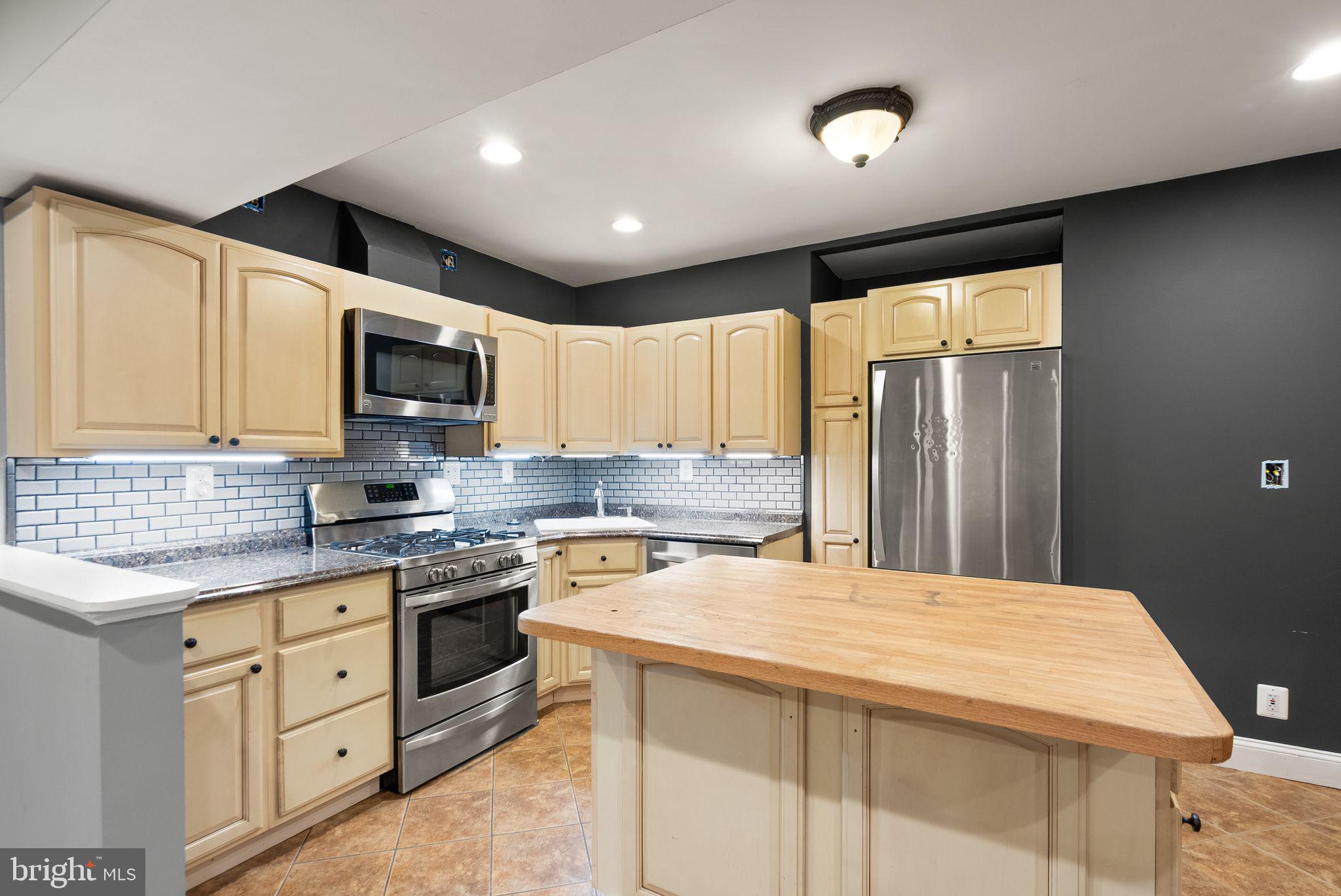 GOLDEN SPRINGS - Residential
