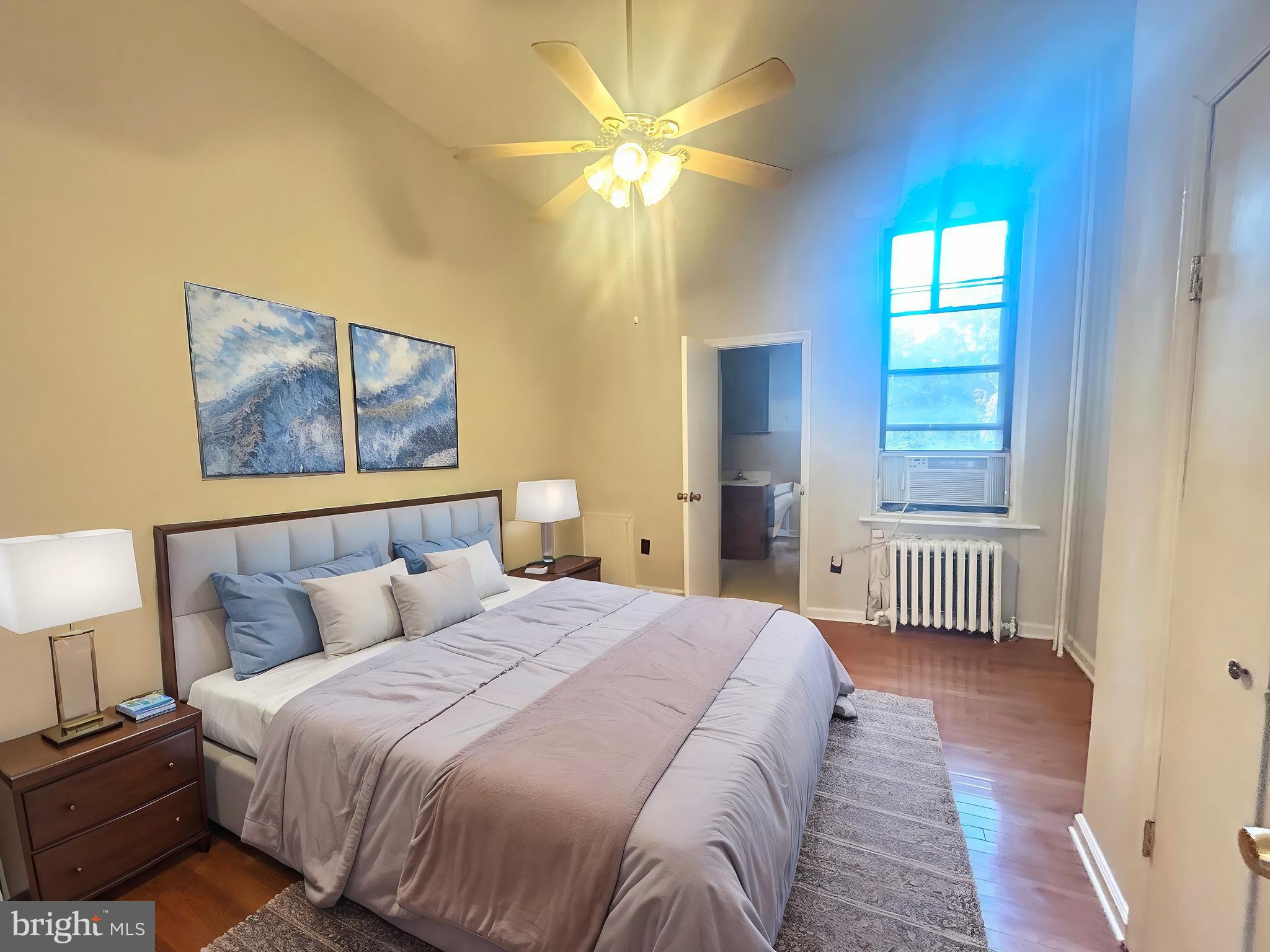 Welcome to 140 N 21st St #2F, a cozy 1-bedroom, 1-bathroom apartment in a prime location. This unit offers a bright living space with hardwood floors, a fully equipped kitchen, and a comfortable bedroom with ample closet space Just minutes away from local shops, restaurants, and public transportation, this apartment is perfect for anyone seeking a convenient and low-maintenance lifestyle.