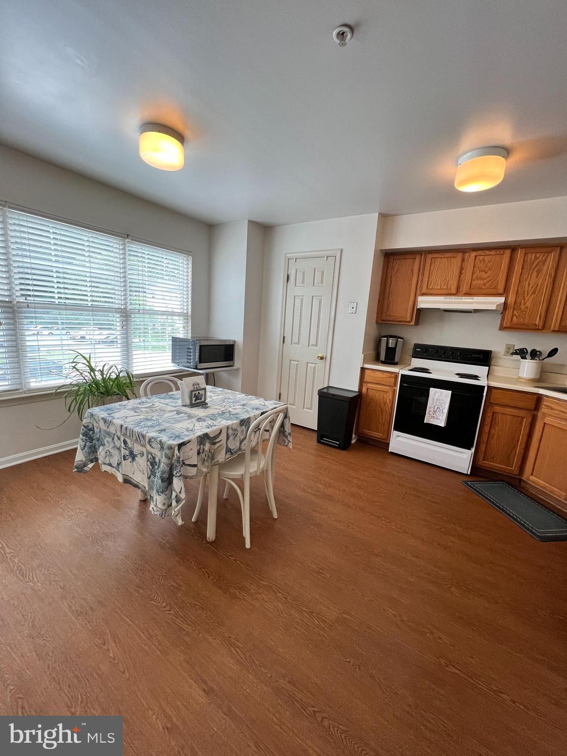 CARROLLWOOD MANOR - Residential