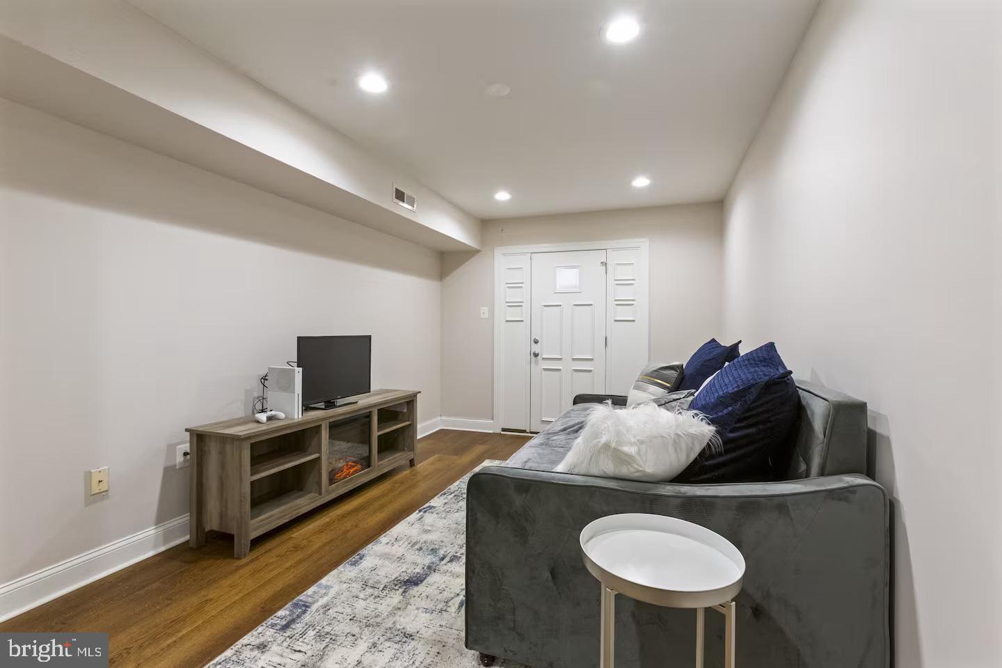 COBBS CREEK - Residential Lease