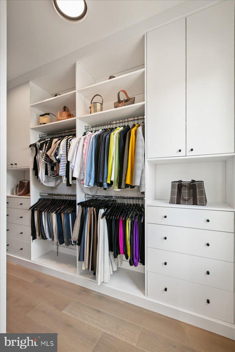 ONE LOUDOUN - Residential