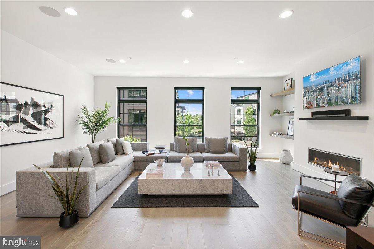 ONE LOUDOUN - Residential