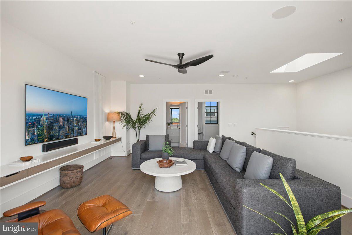 ONE LOUDOUN - Residential