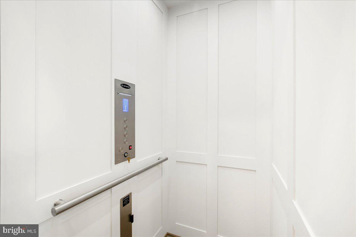 ONE LOUDOUN - Residential