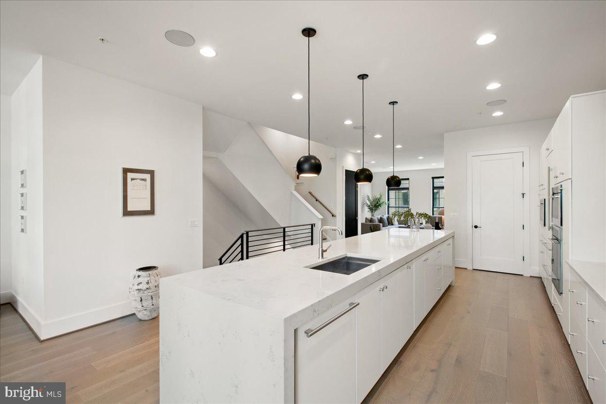 ONE LOUDOUN - Residential