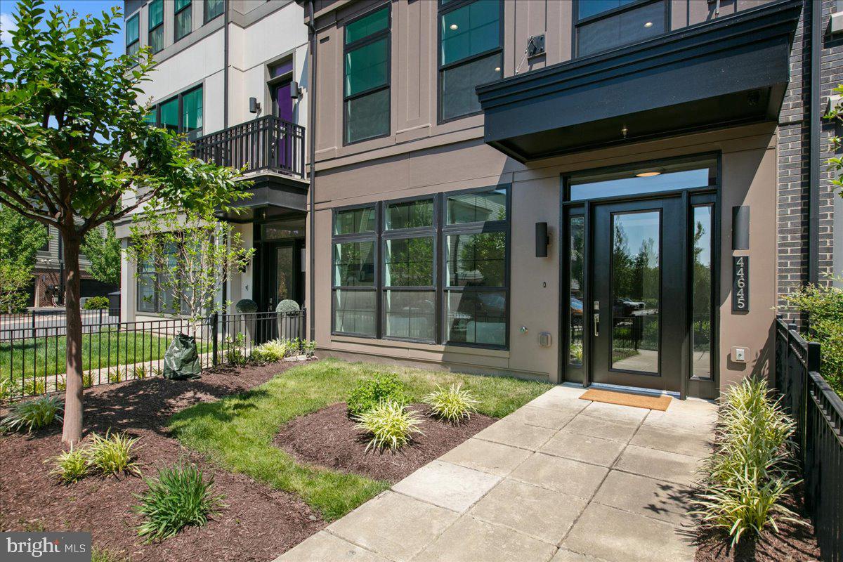 ONE LOUDOUN - Residential