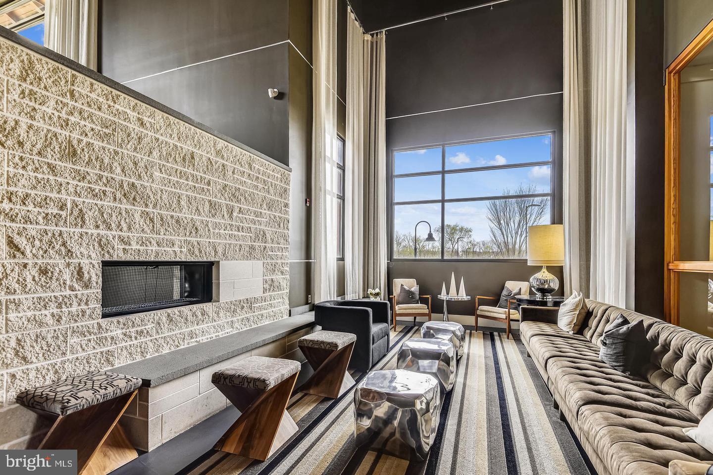 ONE LOUDOUN - Residential