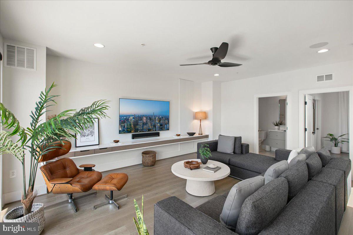 ONE LOUDOUN - Residential