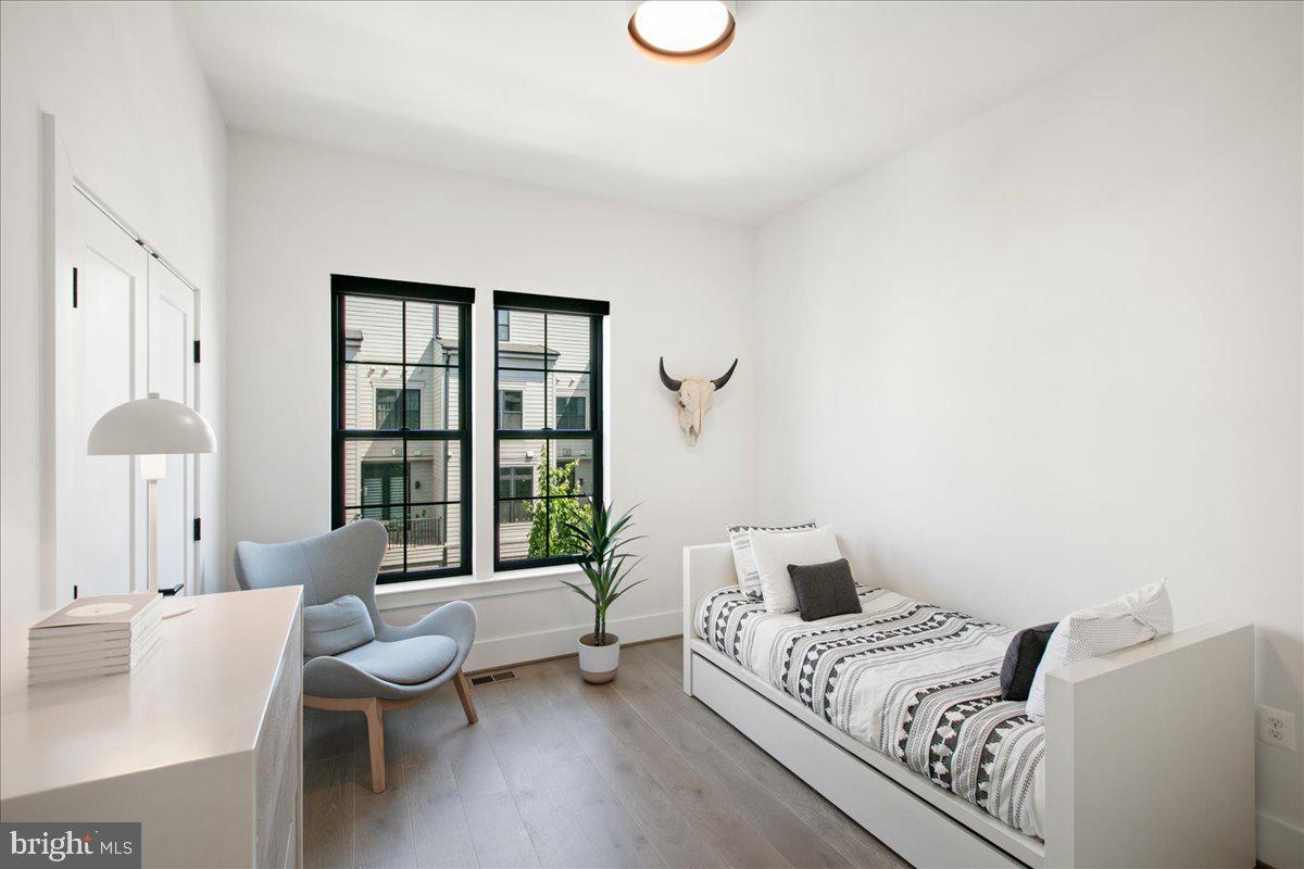 ONE LOUDOUN - Residential