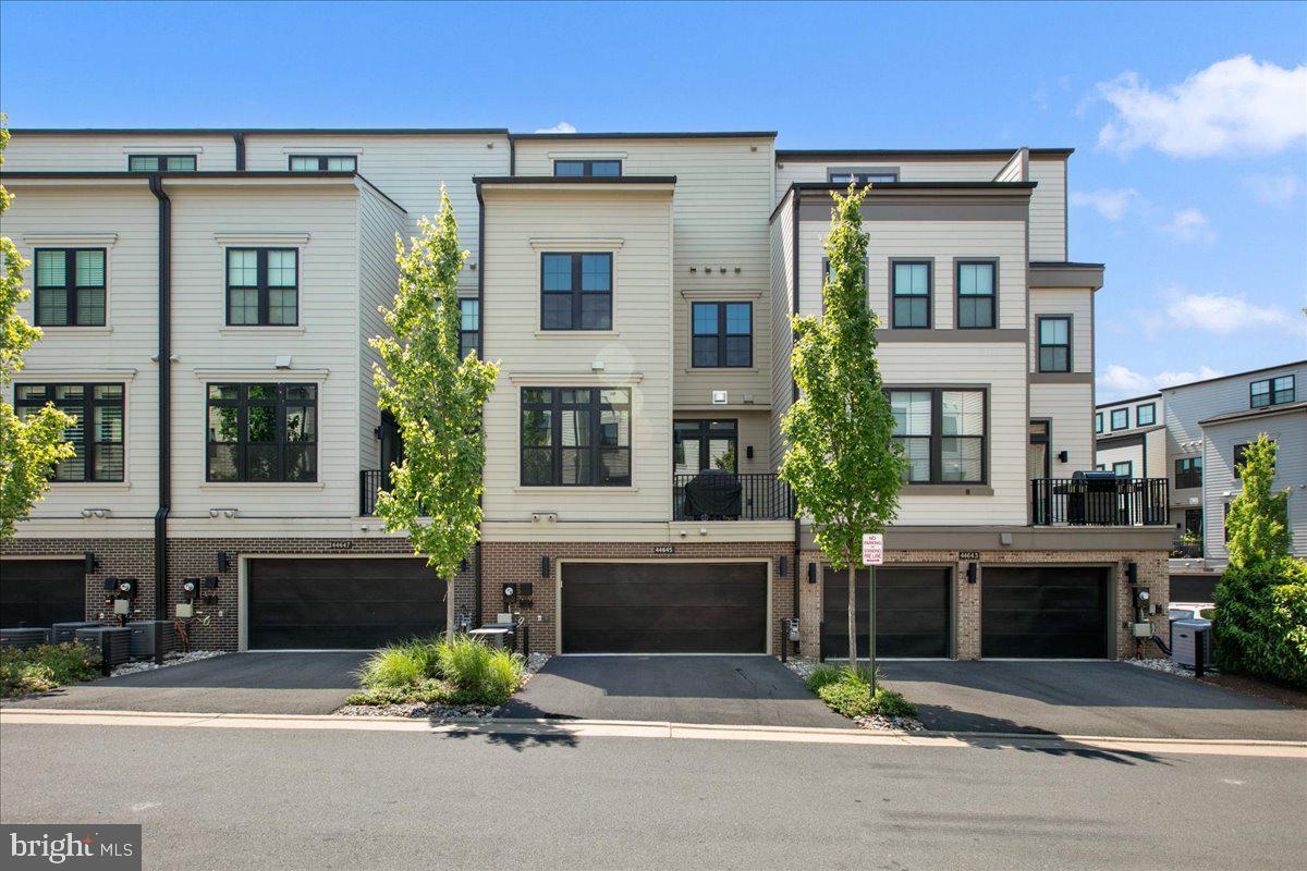 ONE LOUDOUN - Residential