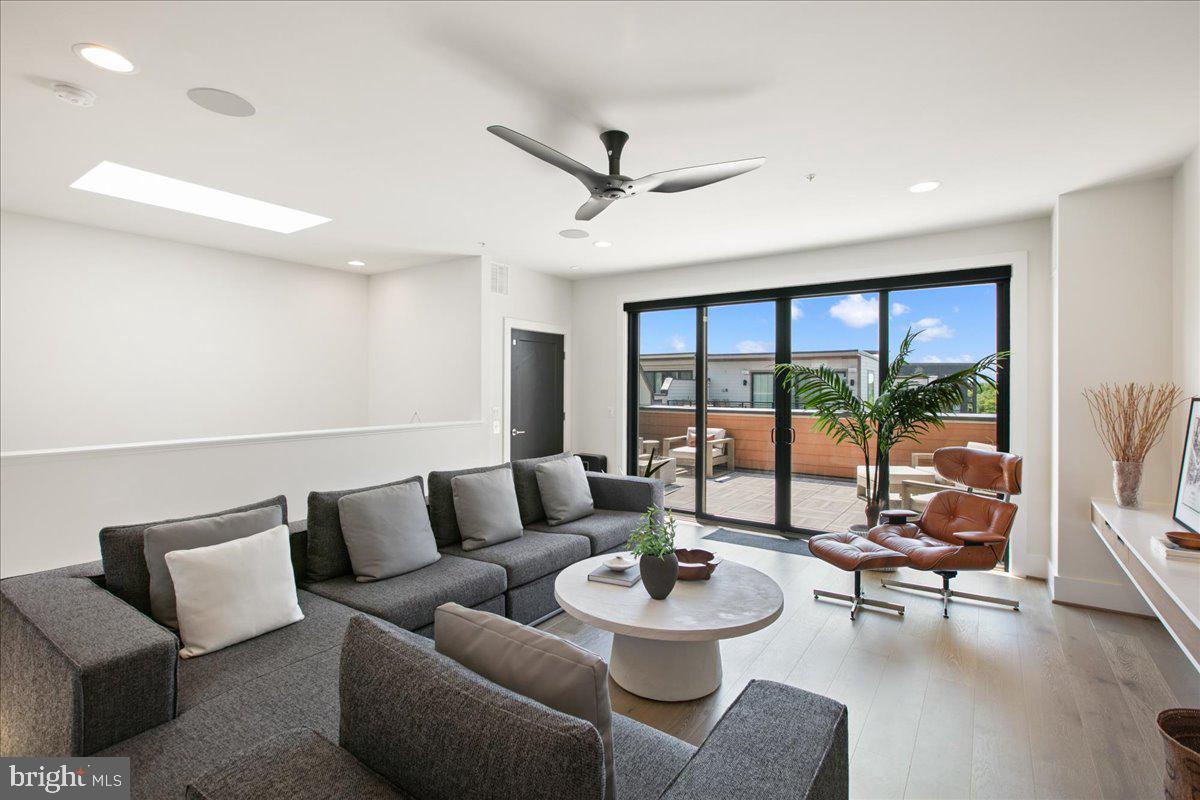 ONE LOUDOUN - Residential