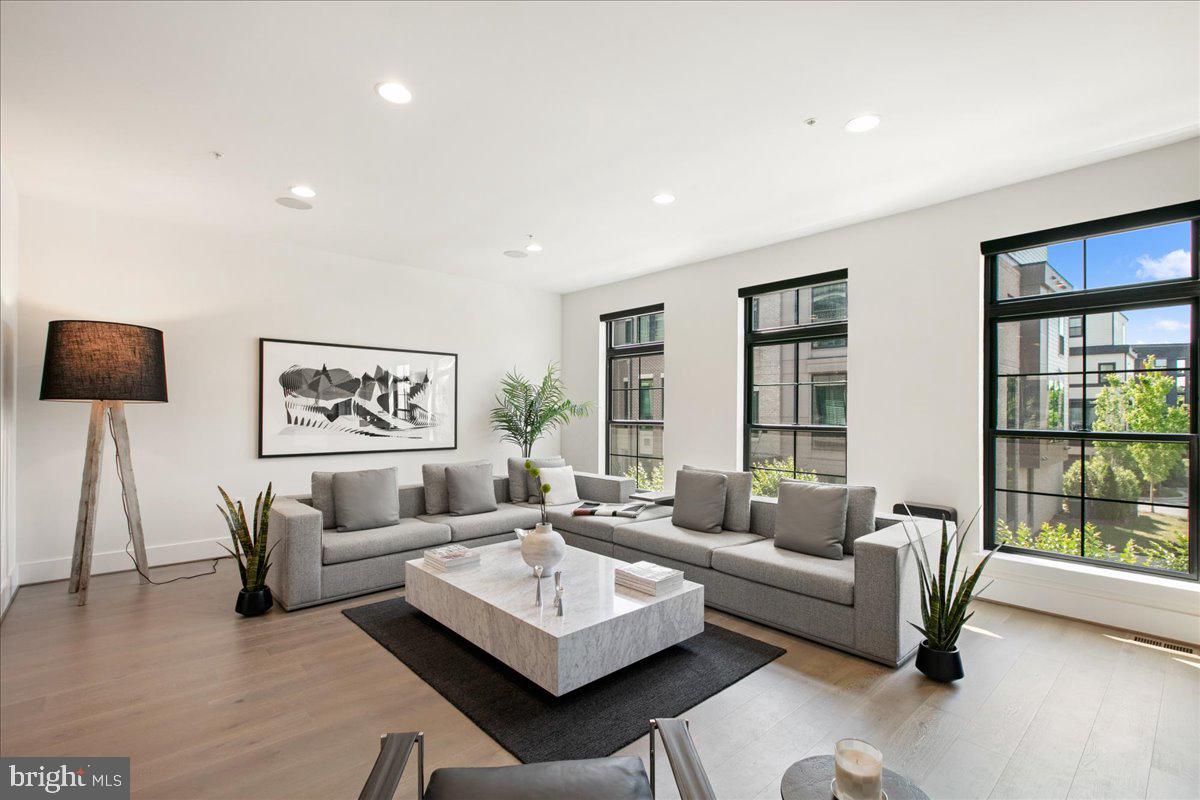 ONE LOUDOUN - Residential