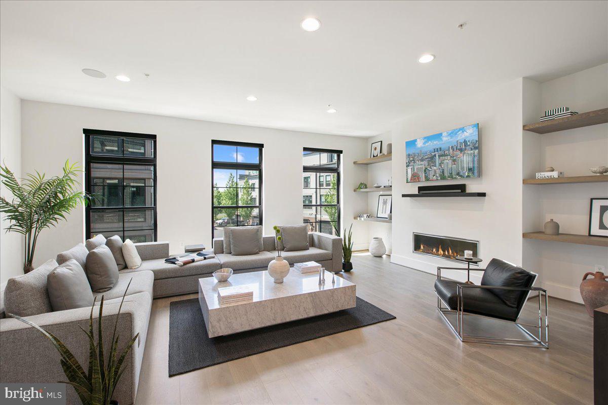 ONE LOUDOUN - Residential