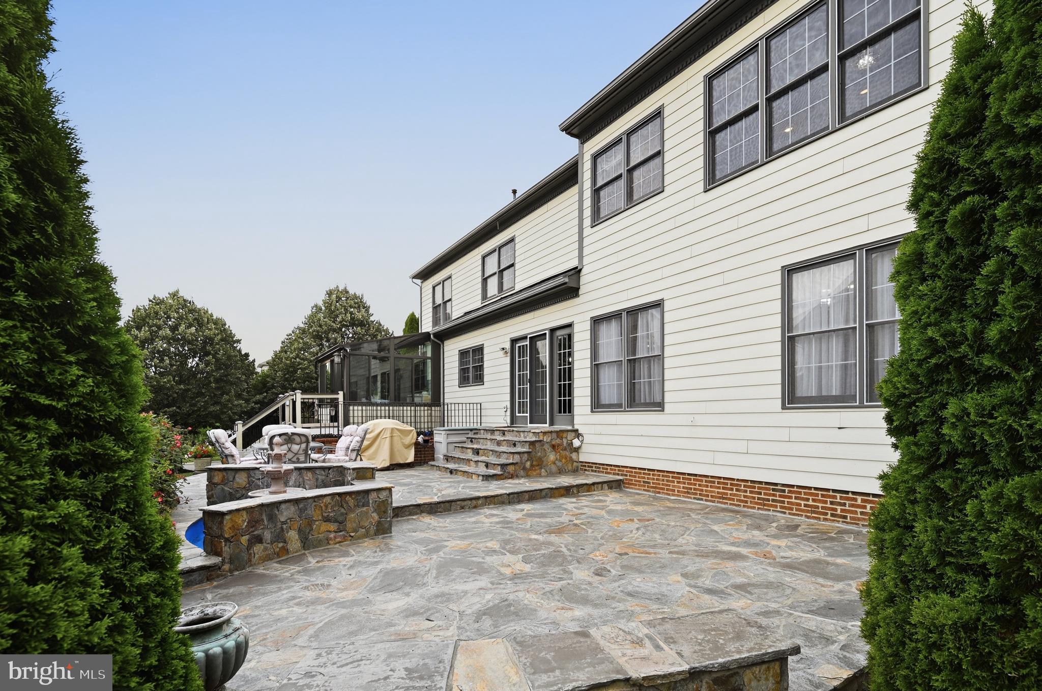 RIVER FALLS - Residential