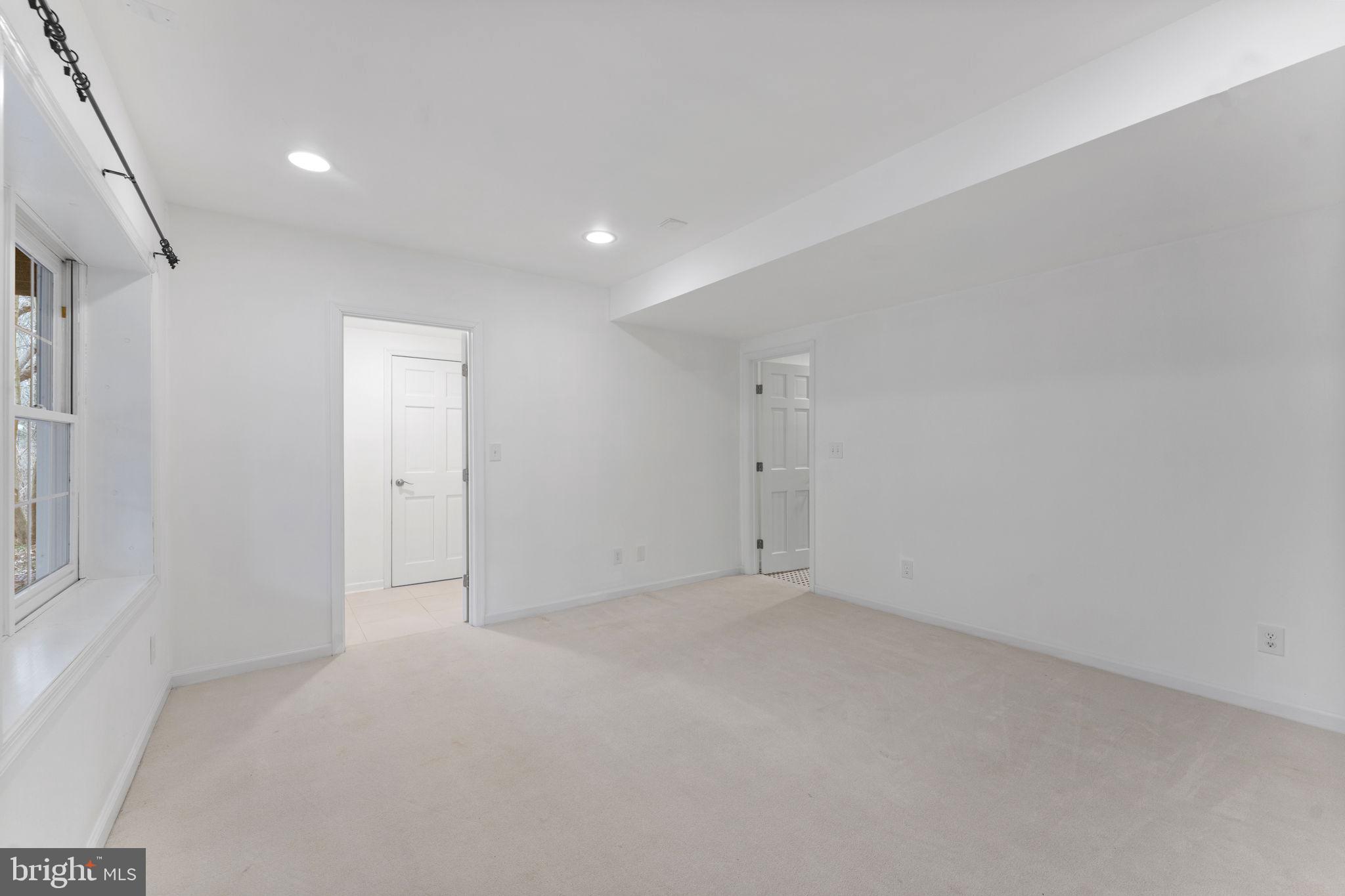 OAKTON MILL ESTATES - Residential