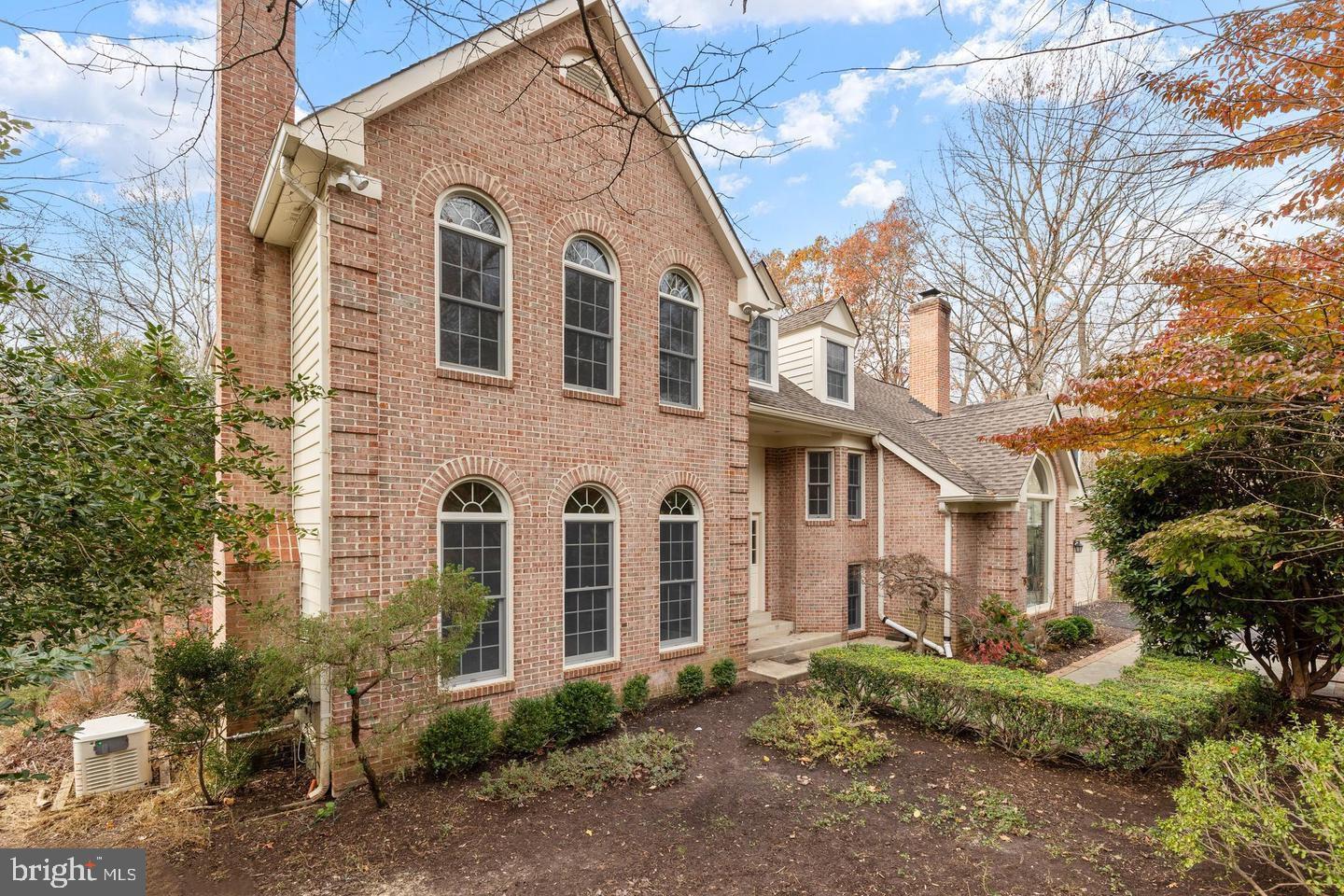 OAKTON MILL ESTATES - Residential