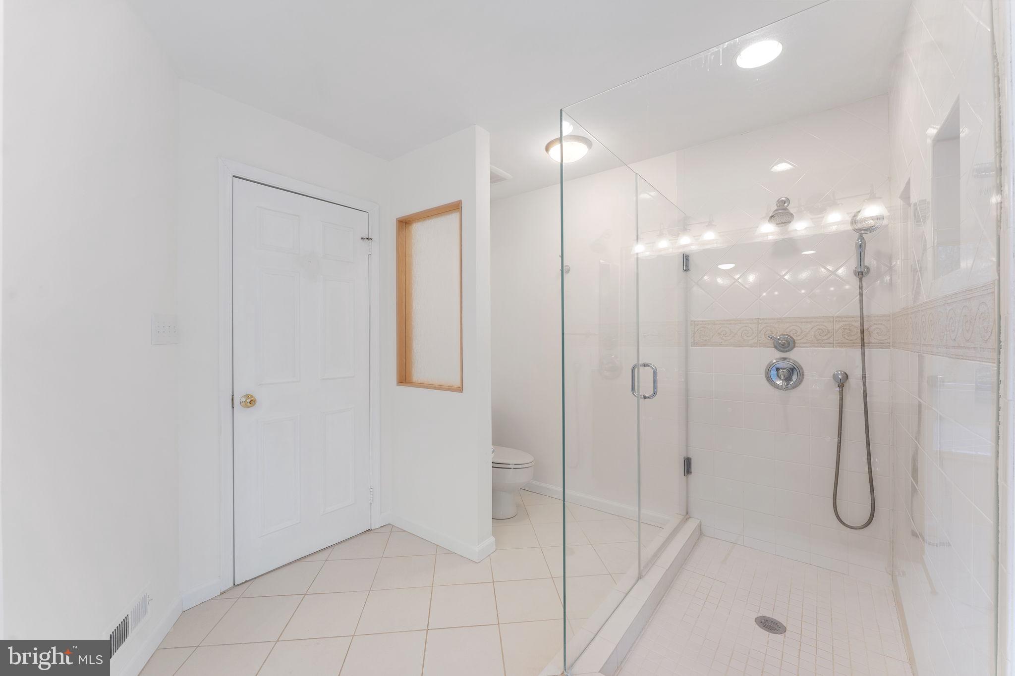 OAKTON MILL ESTATES - Residential