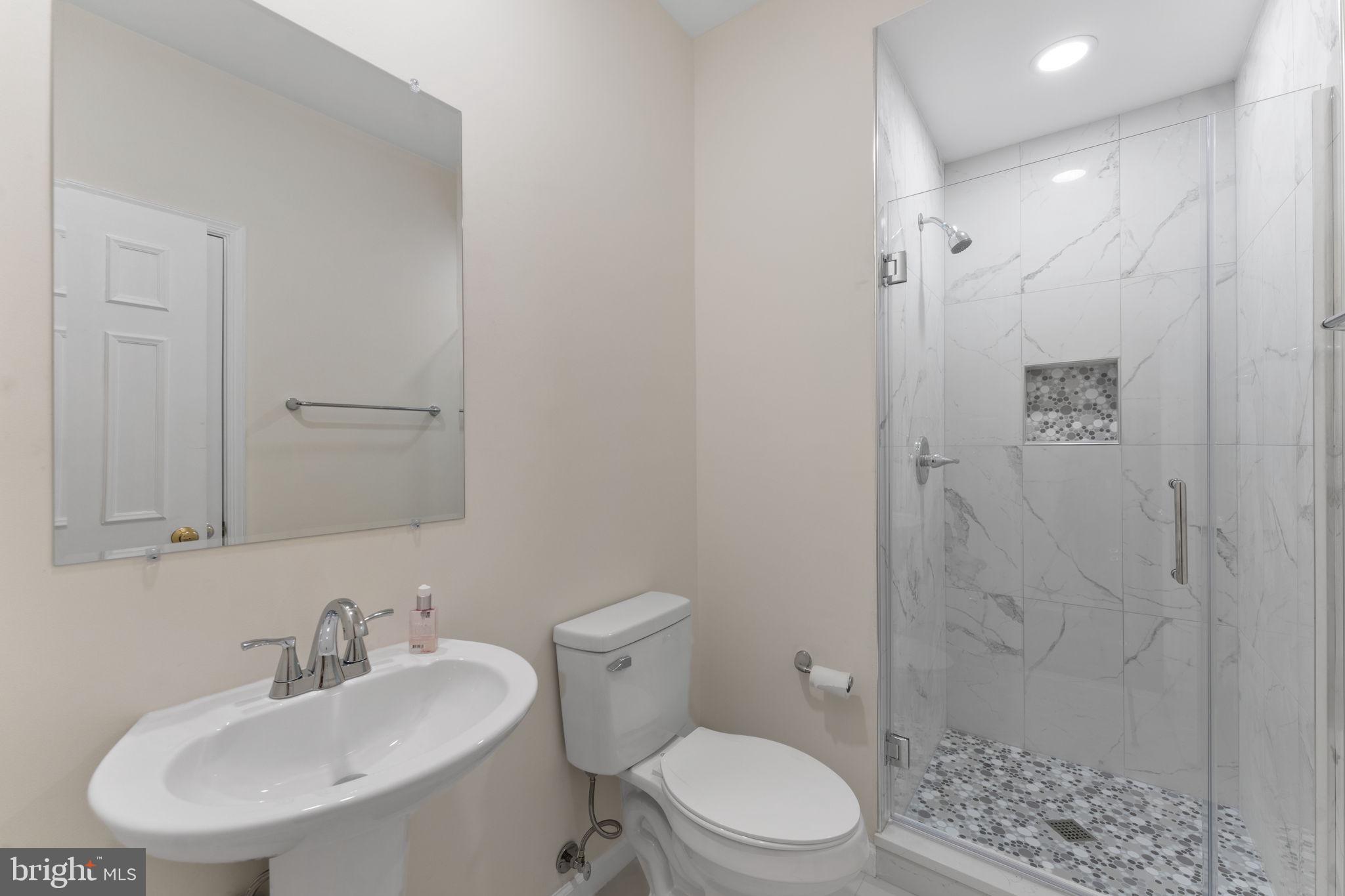OAKTON MILL ESTATES - Residential