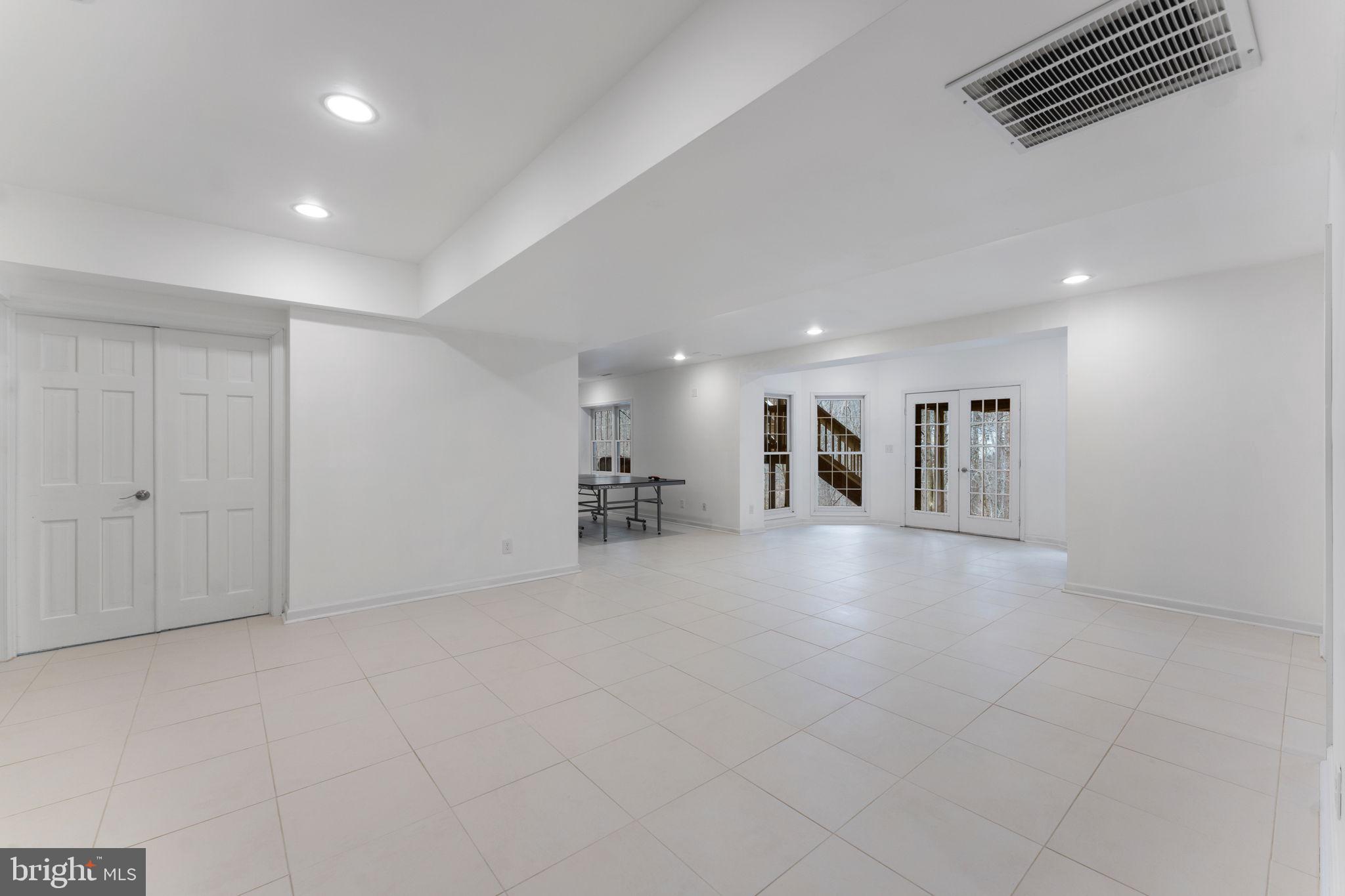 OAKTON MILL ESTATES - Residential