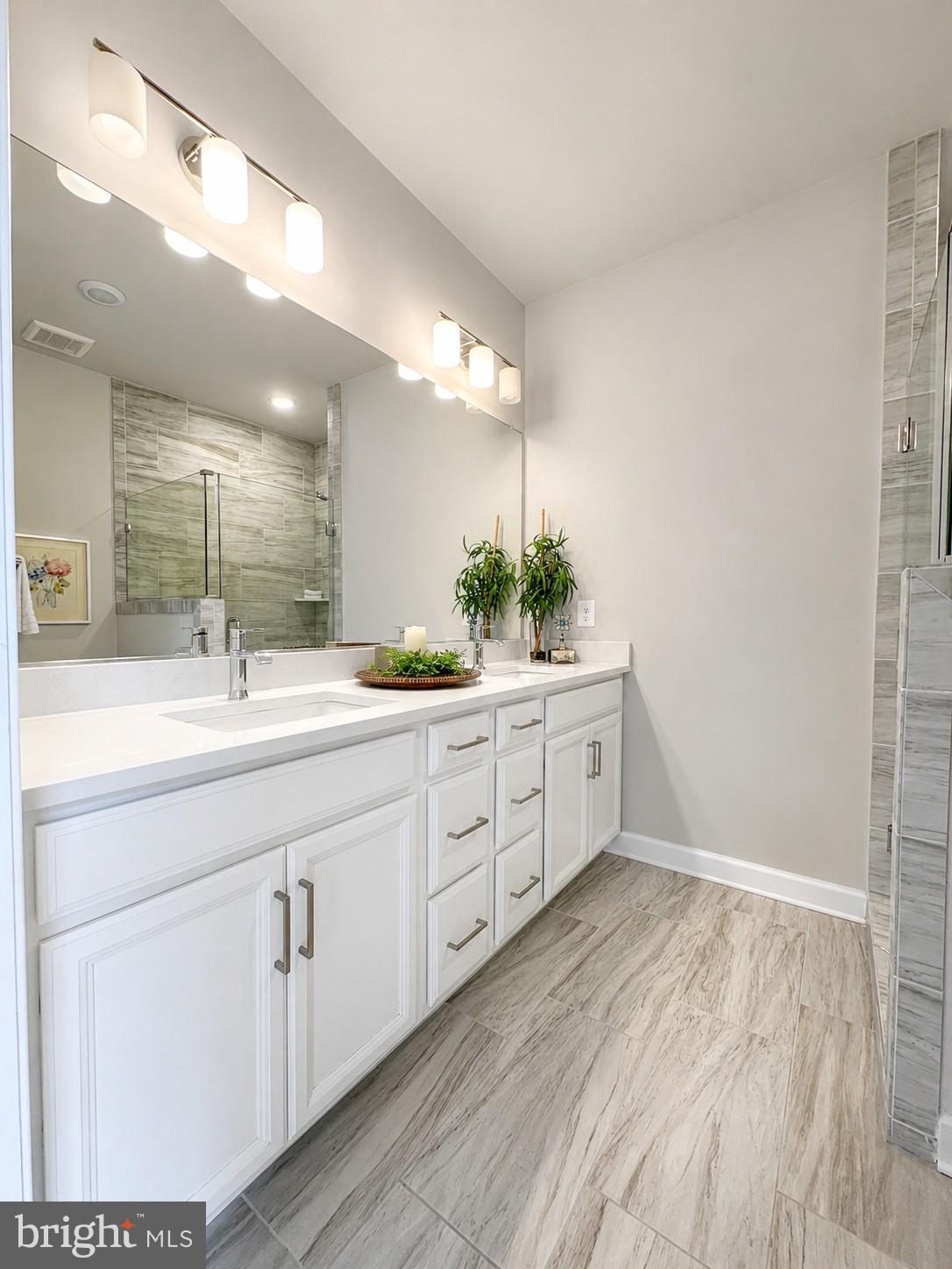 ENCLAVE AT FAIR LAKES - Residential