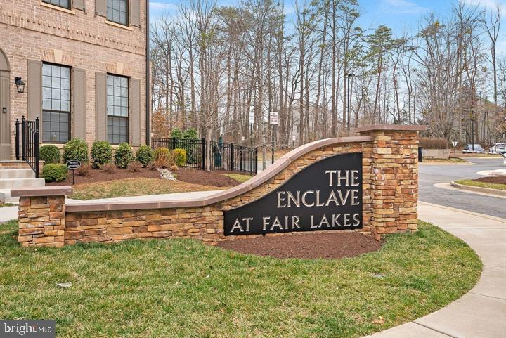ENCLAVE AT FAIR LAKES - Residential