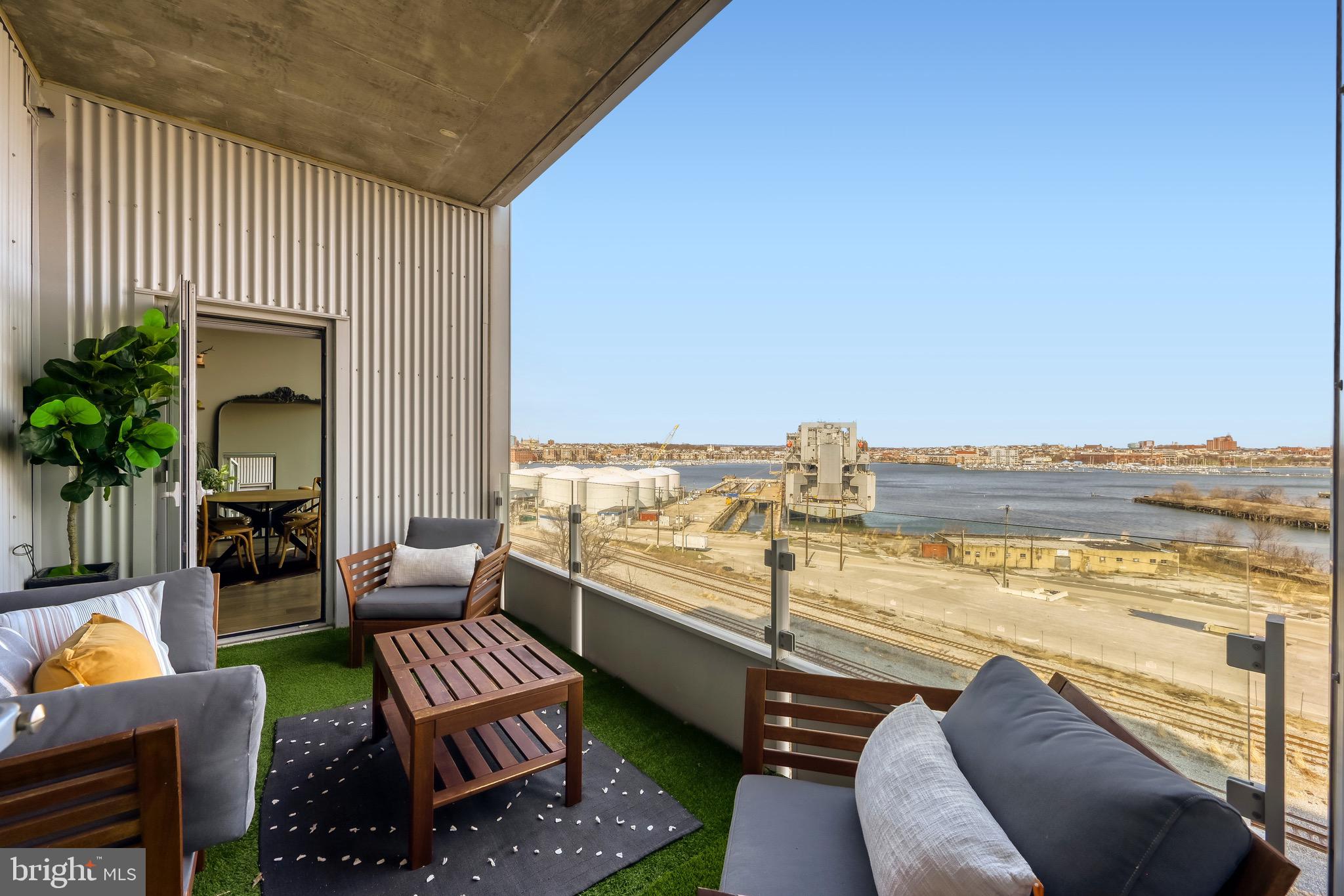LOCUST POINT - Residential