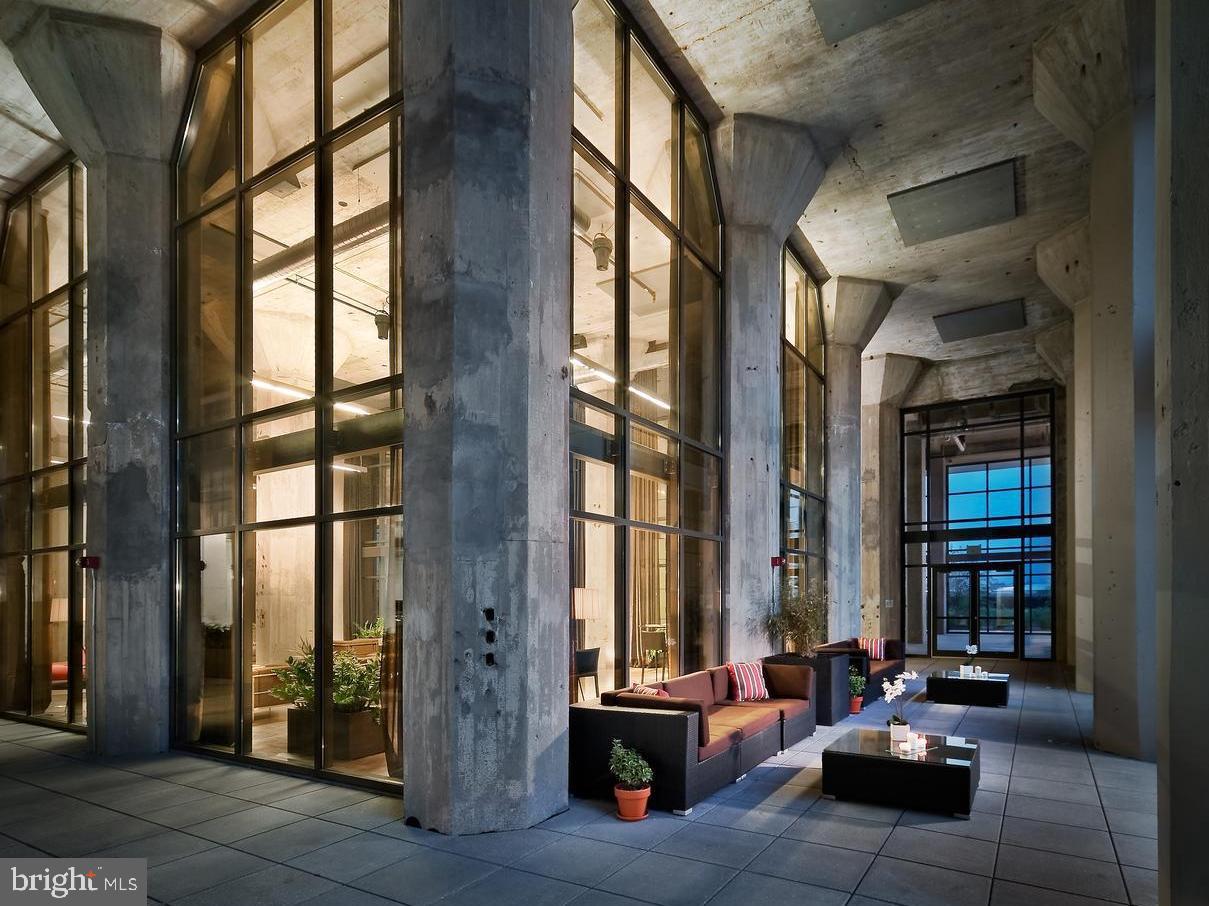 LOCUST POINT - Residential