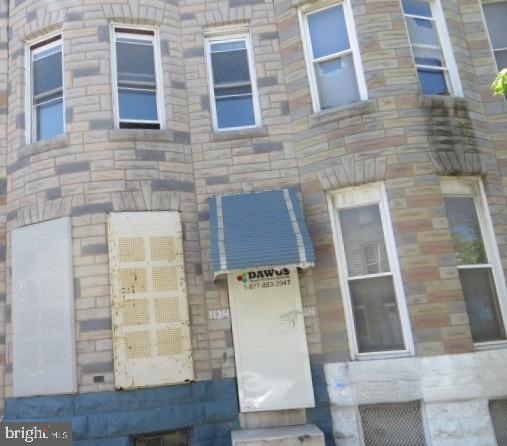 This is not an auction or a short sale. This is a prime opportunity to own this rowhouse at a ground-floor price. This area is seeing an explosion of renovations. Check the comps, and you will see this neighborhood is steadily increasing in value. Make no mistake, this property is not for the Faint of Heart. It needs everything.  But if you like blank canvases, this is the one for you.  Bring your imagination and creativity, and make this place the envy of the neighborhood.