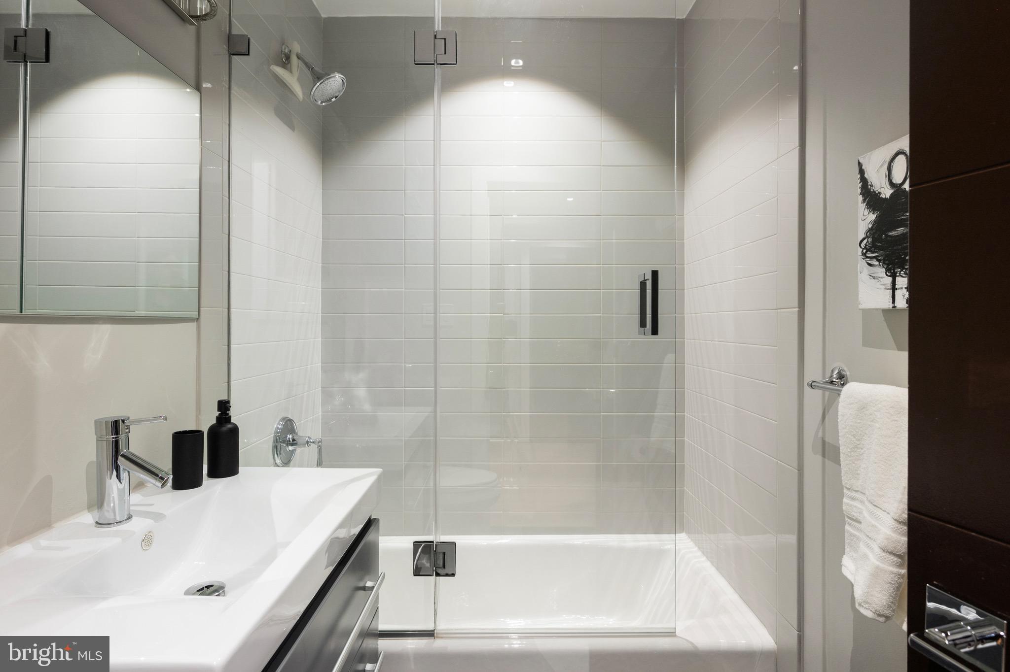 HOLLIN HILLS - Residential