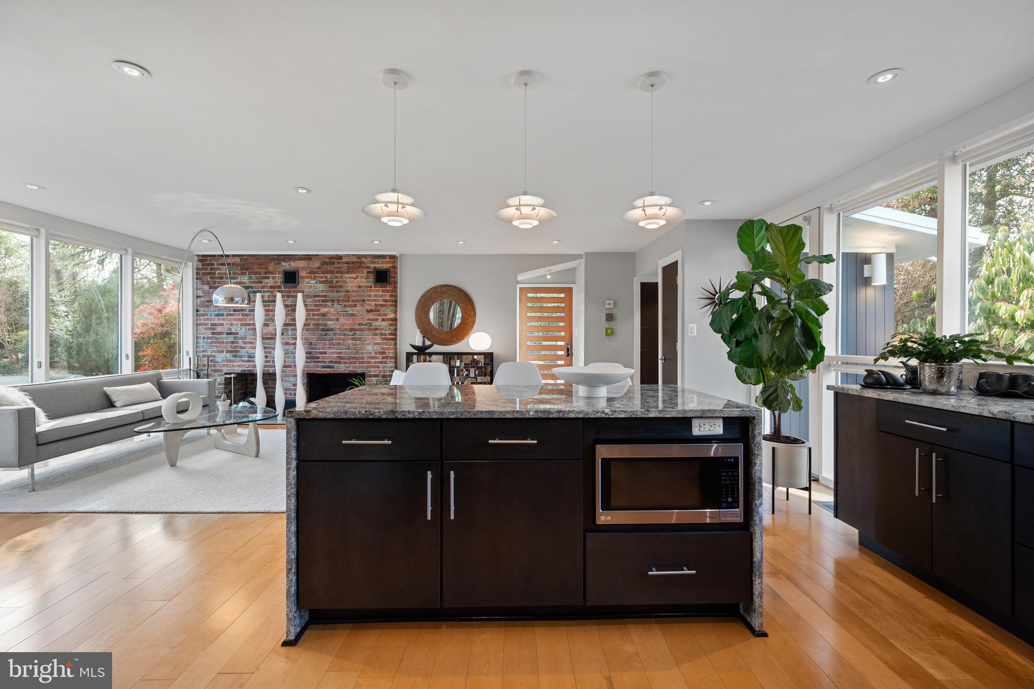 HOLLIN HILLS - Residential