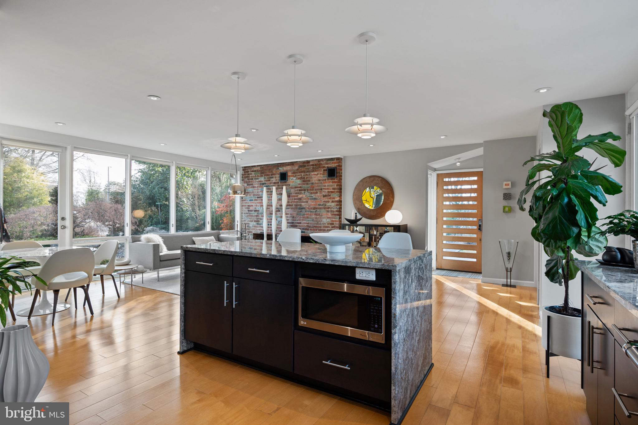 HOLLIN HILLS - Residential