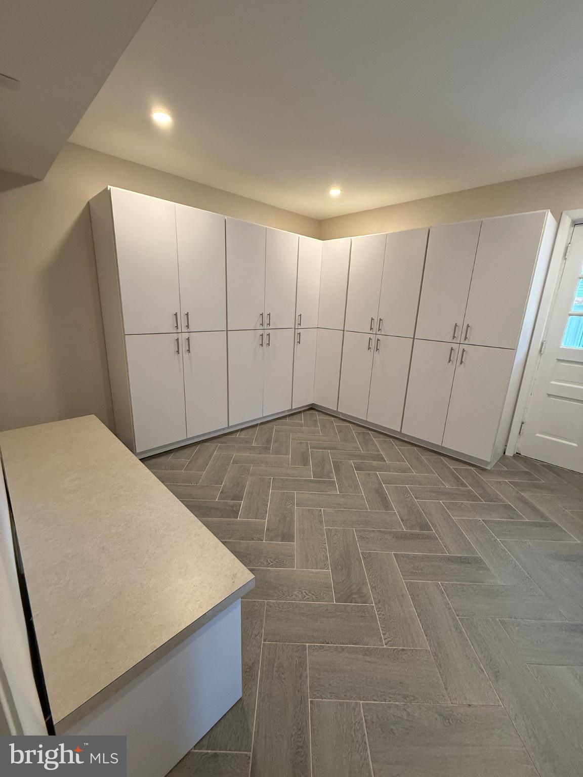 HOLLINDALE - Residential