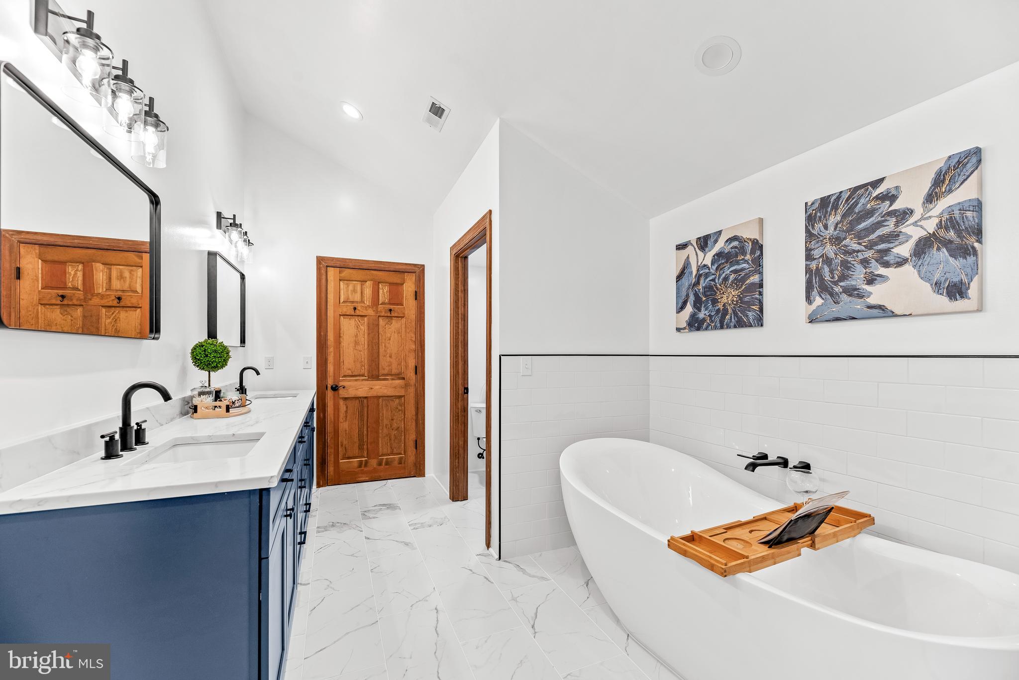 HOLLAND CLIFF SHORES - Residential