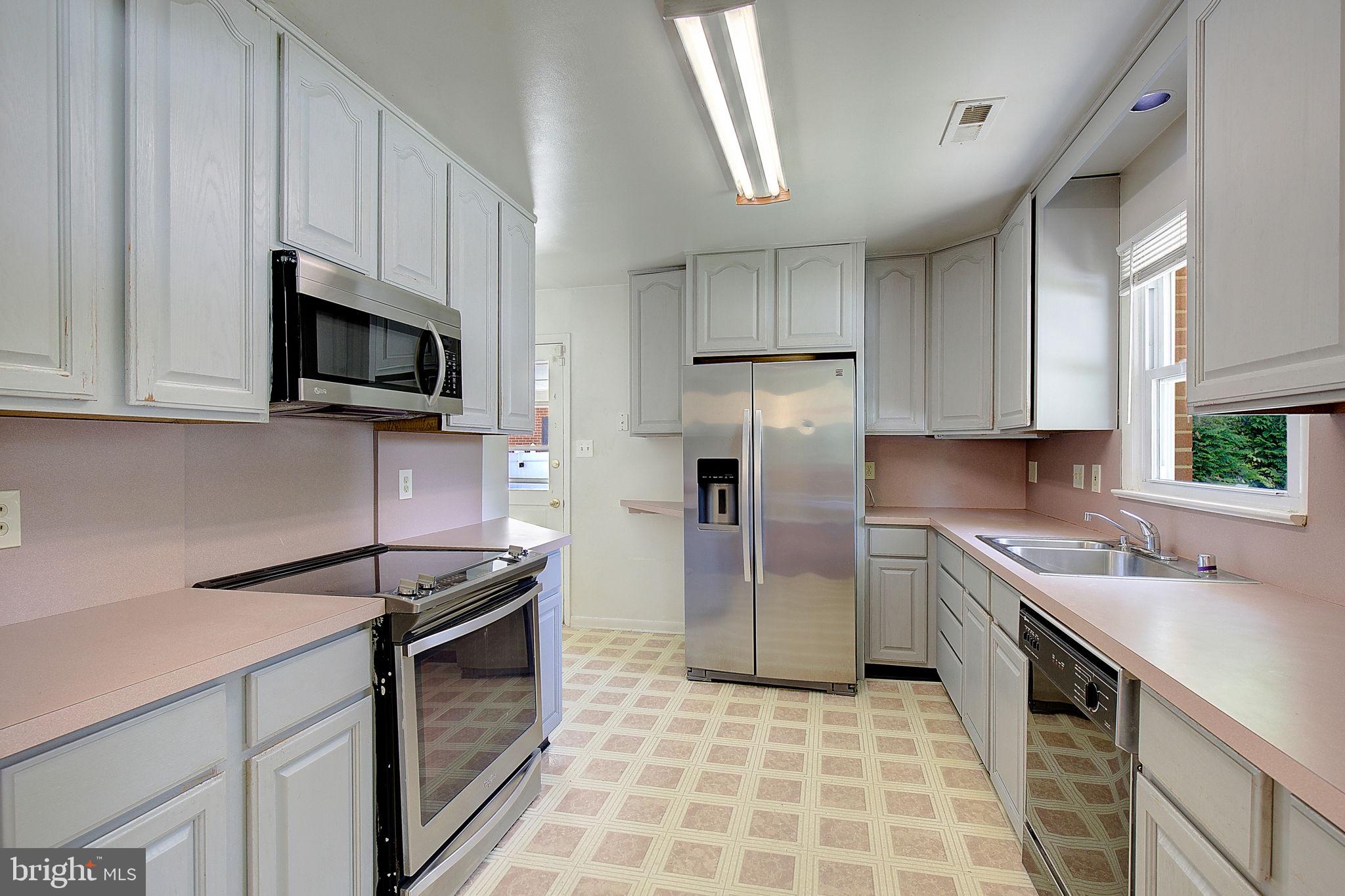 HUNTING HILLS ESTATES - Residential