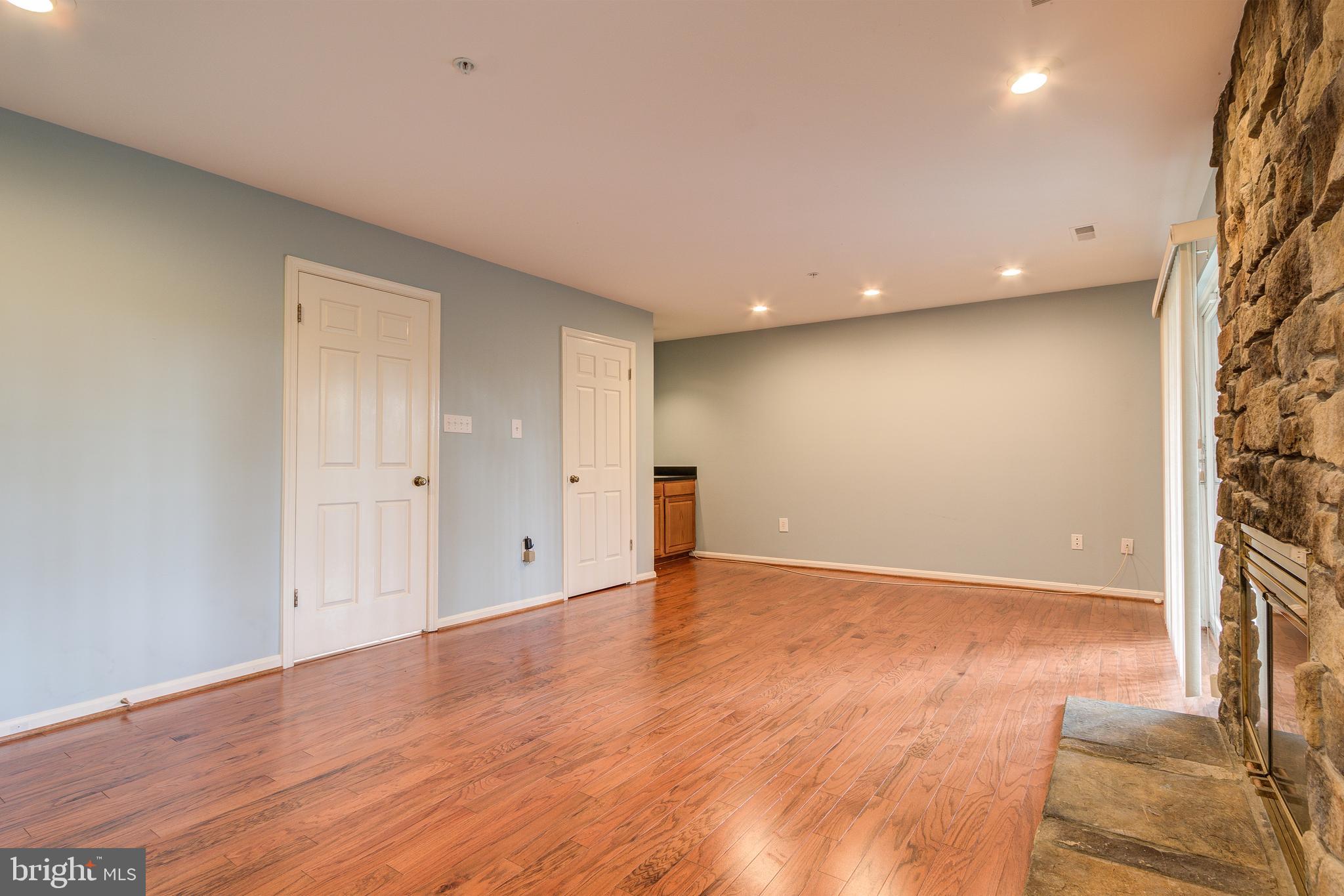 OLD GEORGETOWN VILLAGE - Residential Lease
