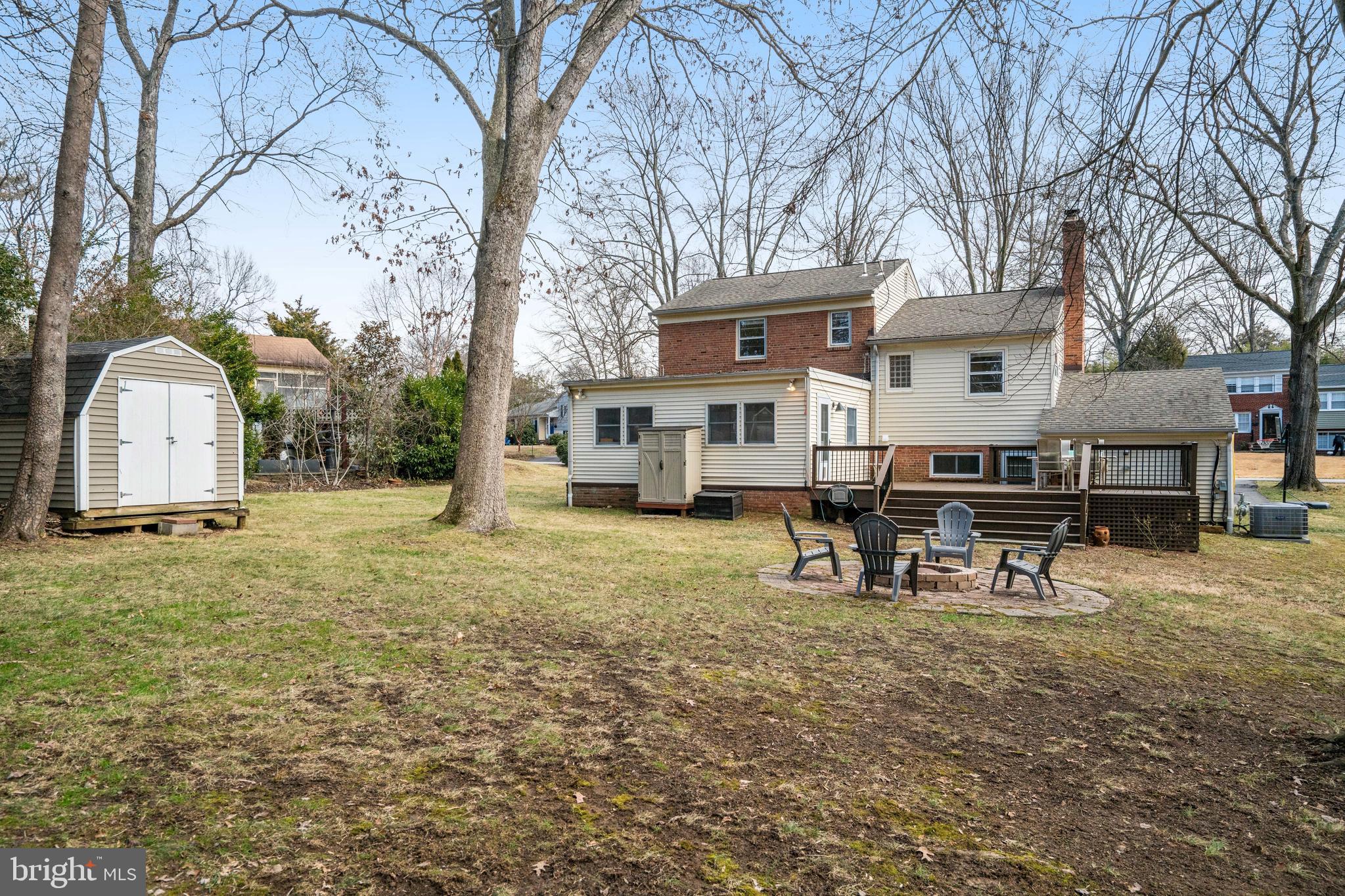LAKE BARCROFT - Residential