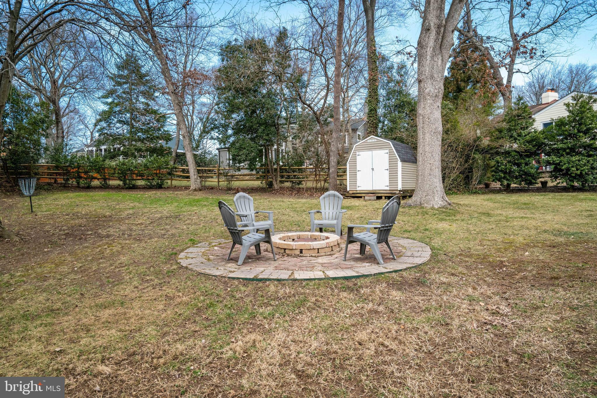 LAKE BARCROFT - Residential