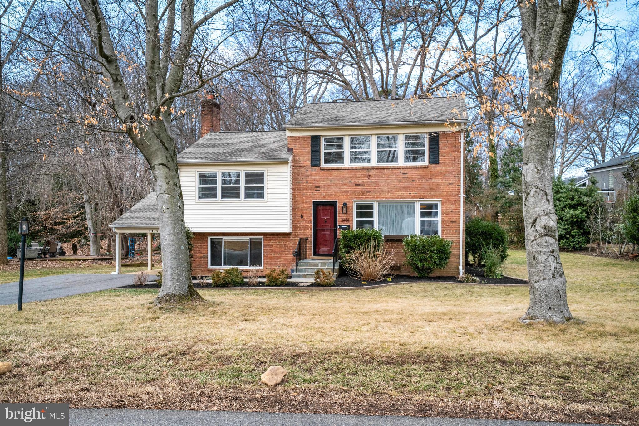 LAKE BARCROFT - Residential