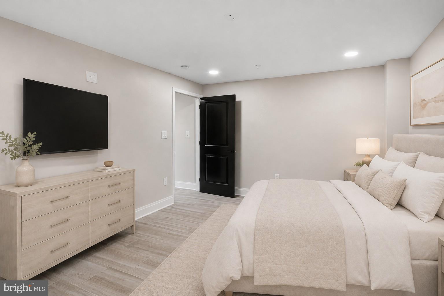 QUEEN VILLAGE - Residential