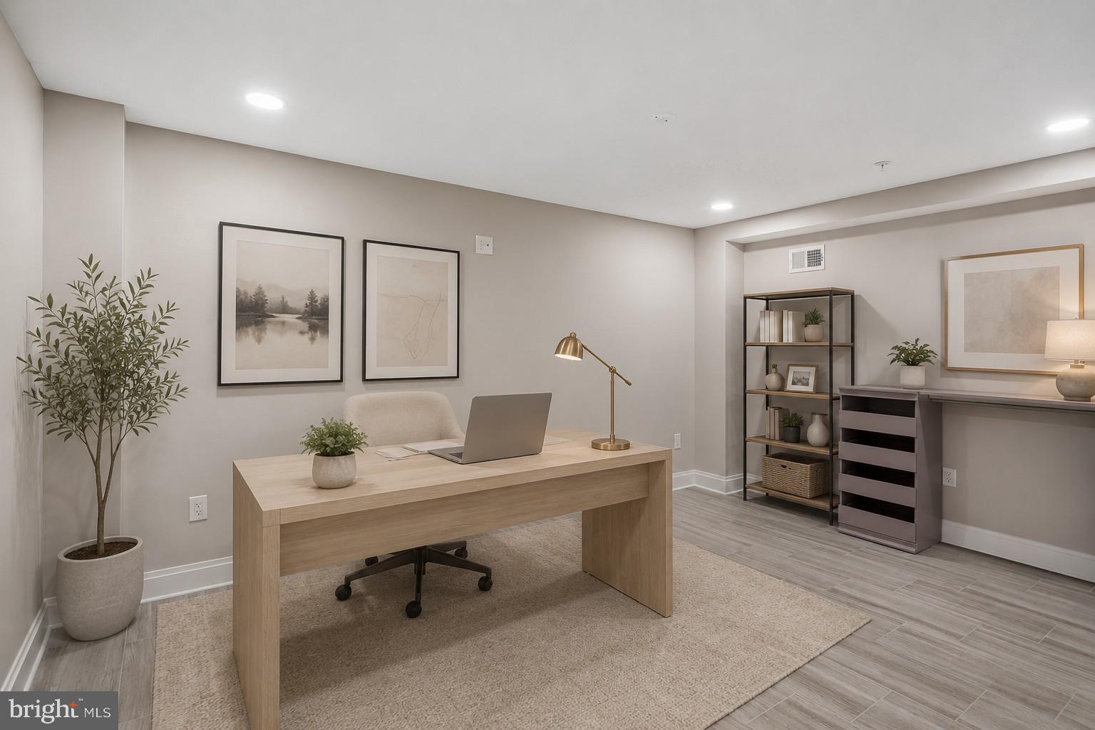 QUEEN VILLAGE - Residential