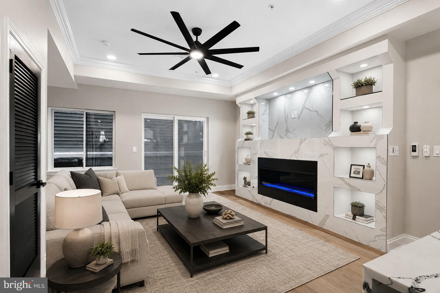 QUEEN VILLAGE - Residential