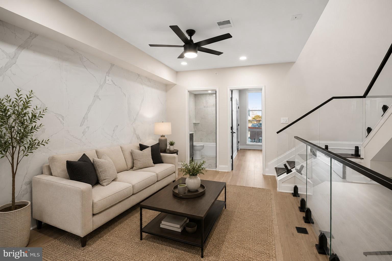 QUEEN VILLAGE - Residential
