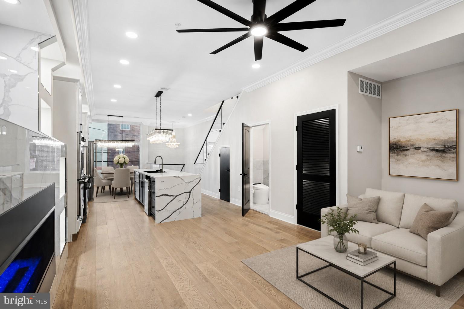 QUEEN VILLAGE - Residential